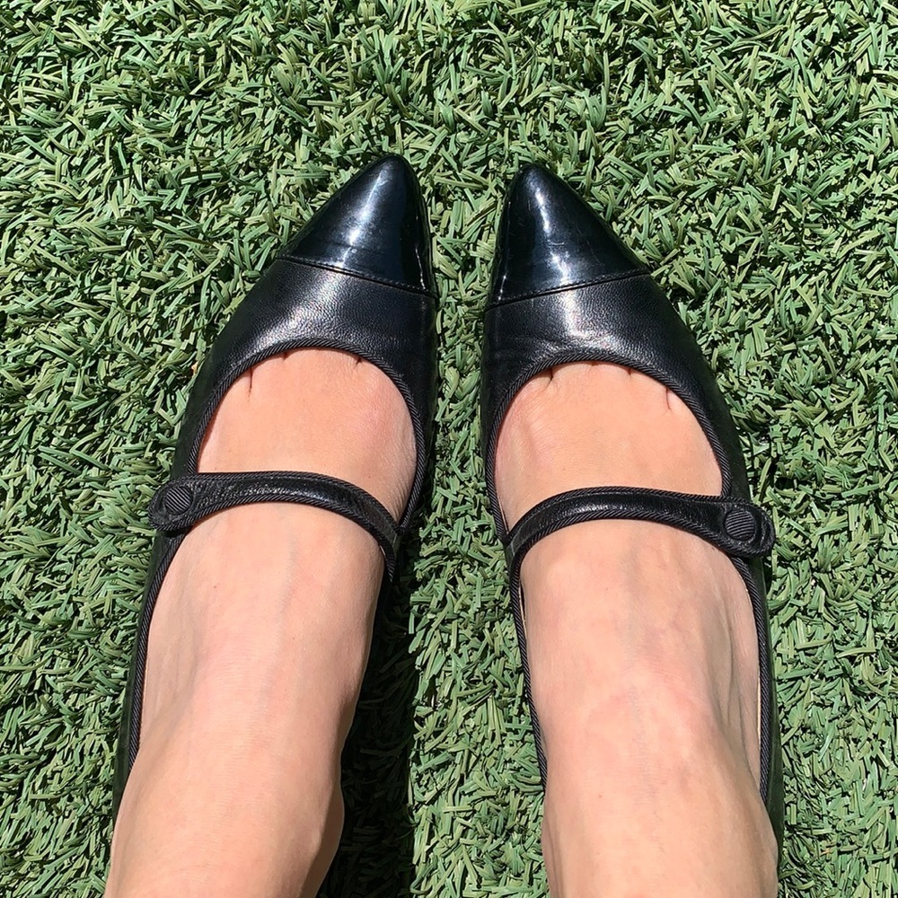 Manolo Blahnik flat size 8.5